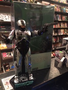 "Your move, creep." The RoboCop Hot Toy is amazing! 
